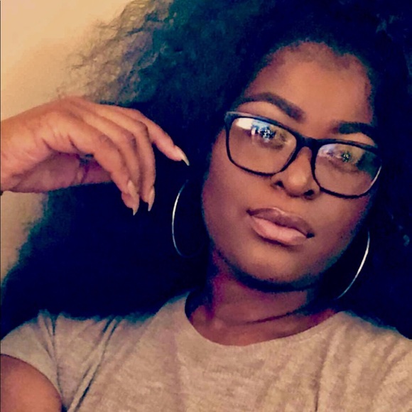 Meet your Posher, Olivia - Picture 1 of 1